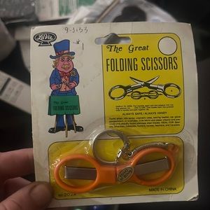 Folding scissors keychain